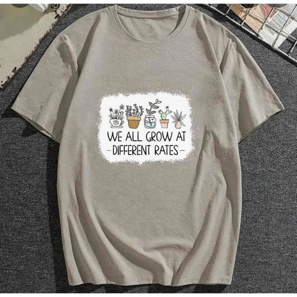 Everyone Grows Teacher Educator Stretch Geometric-Pattern T-Shirt Size Medium - Picture 1 of 6